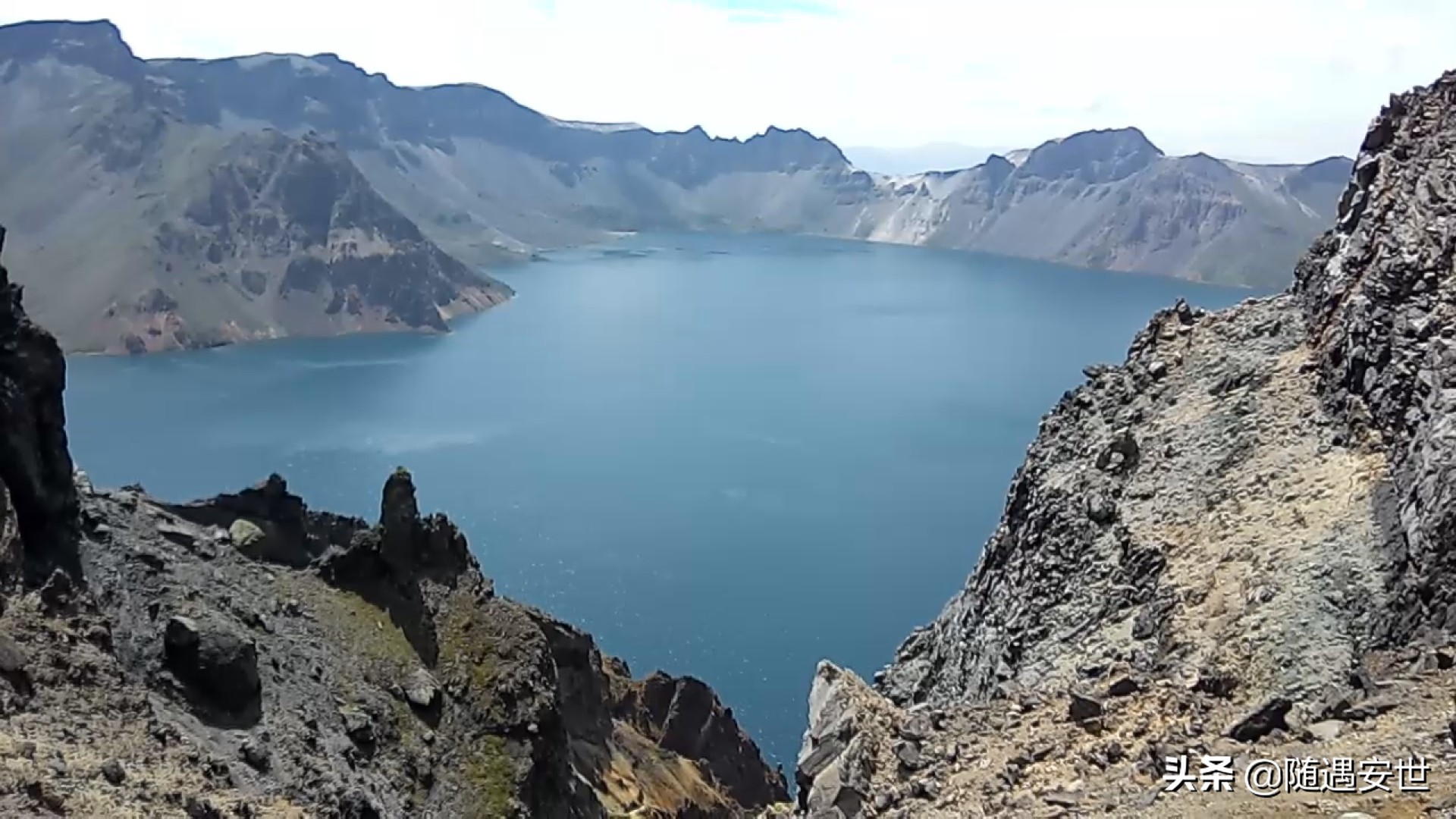 长白山西坡和北坡看天池区别,长白山北坡和西坡哪个能看全天池