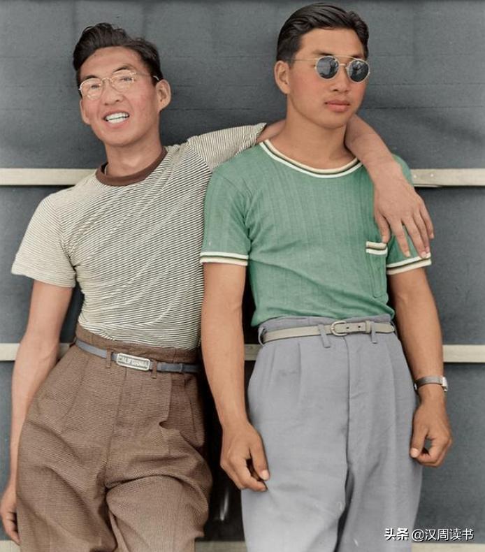 老照片1950年代的玛丽莲梦露,玛丽莲梦露粉红色裙子