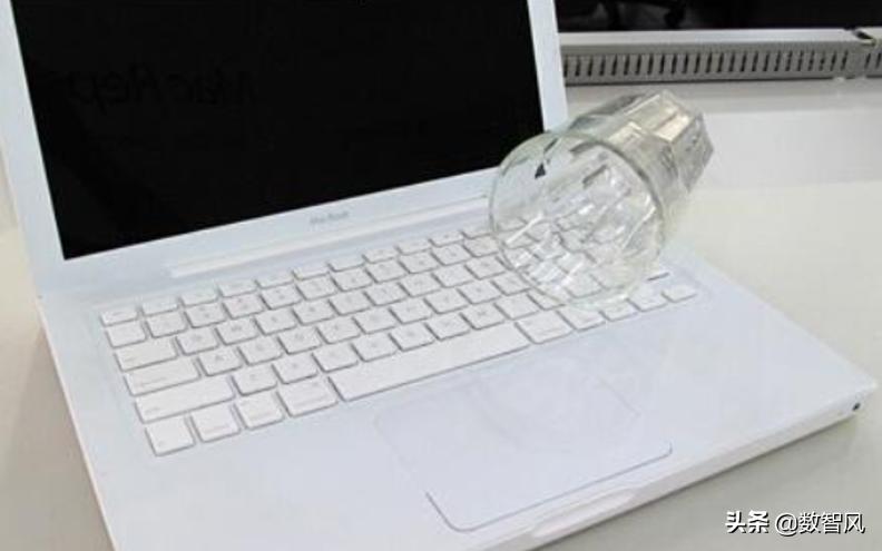 电脑进水了一招教你解决,电脑进水快速处理方法