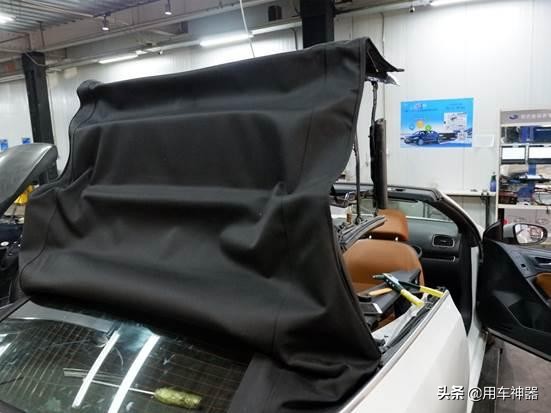 售价高达40万的敞篷高尔夫，棚顶居然被人放火了！