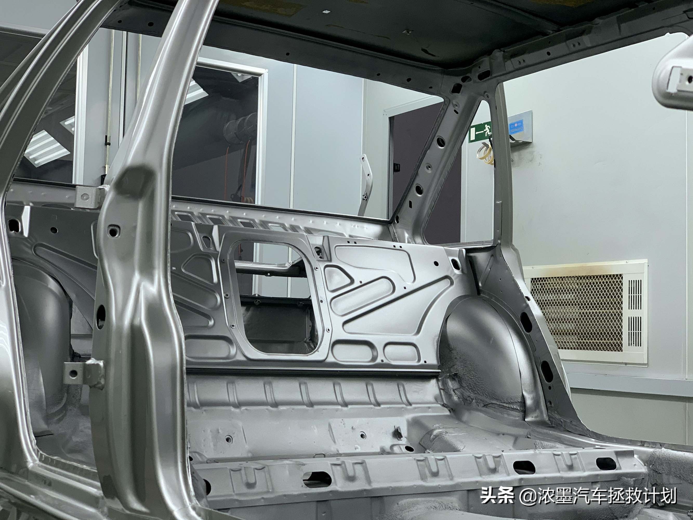 「妙手生花」重建一台战损级桑塔纳，带给它历经千般后的华丽重生