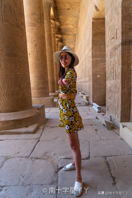 一半沙漠一半海洋图片,一半沙漠一半湖水