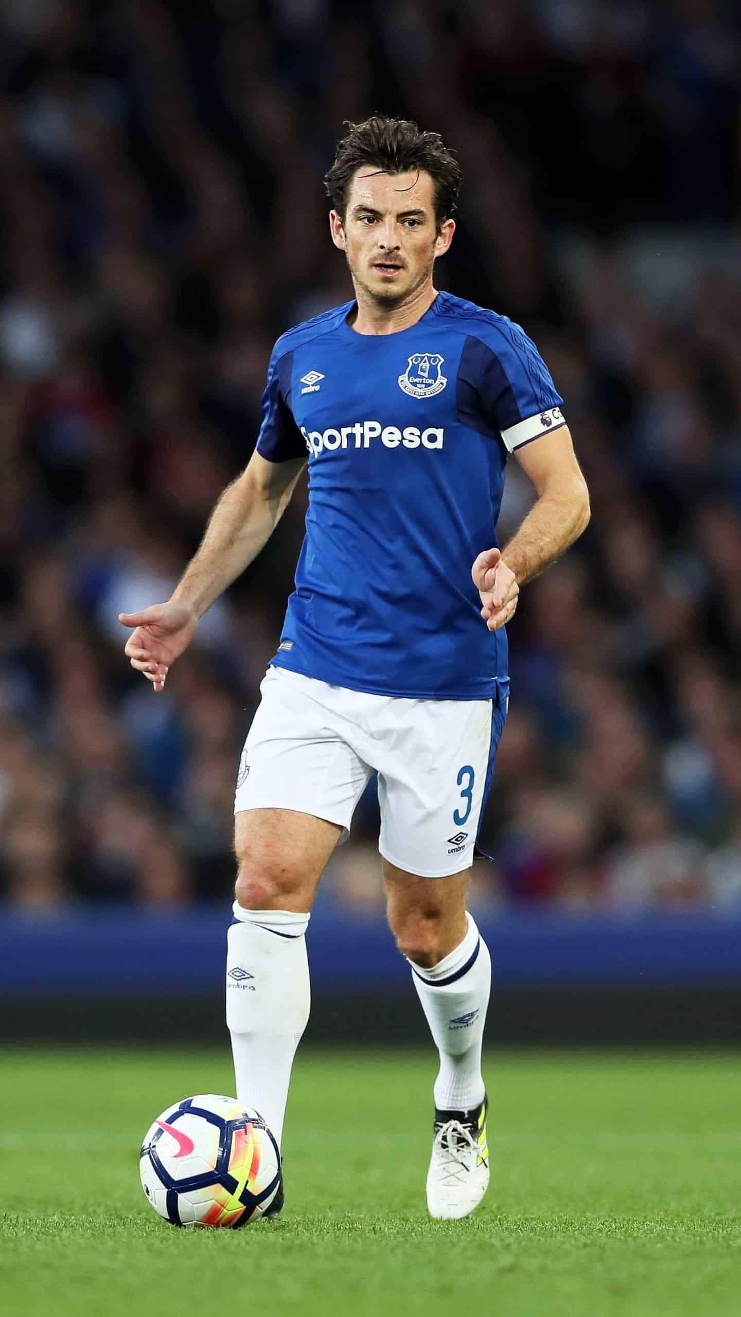 让我掉下眼泪的不止昨夜的酒，还有那该死的足球