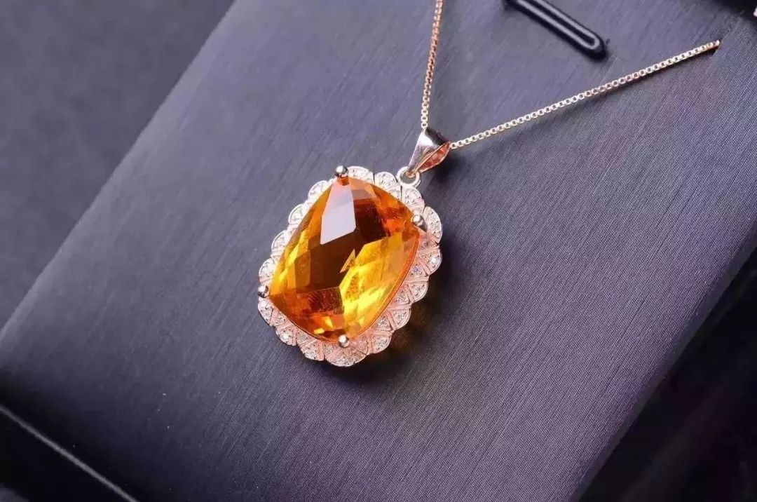 招财色暖色系,招财金什么颜色