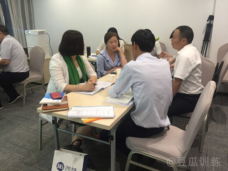 如何快速成为即兴演讲高手