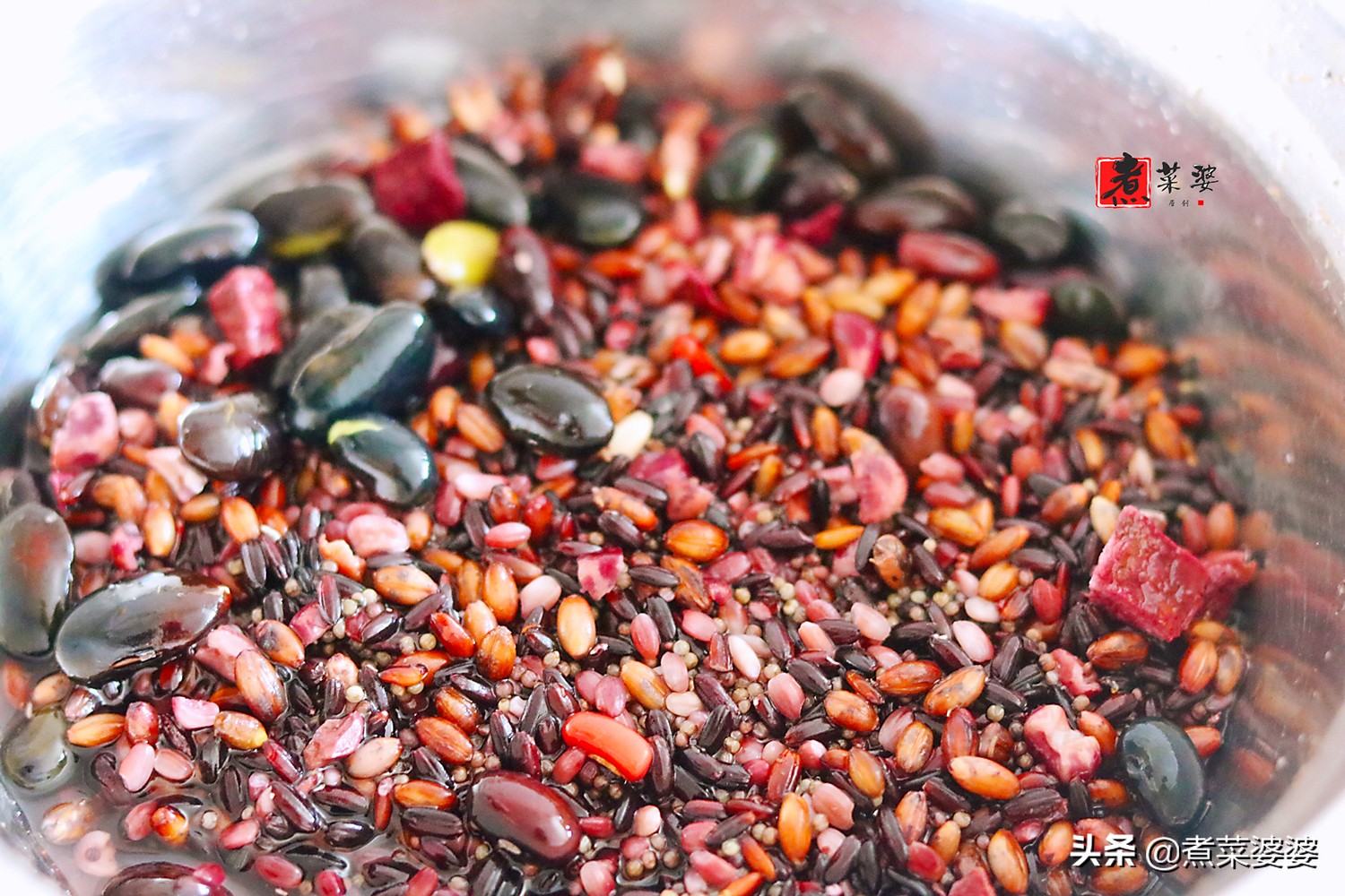 把这三种食材一起煮,这3种食材放在一起焖着吃