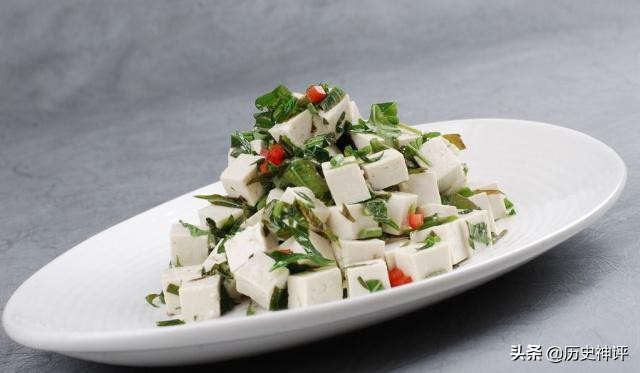 香椿长过屋的说法,香椿过屋是什么预兆