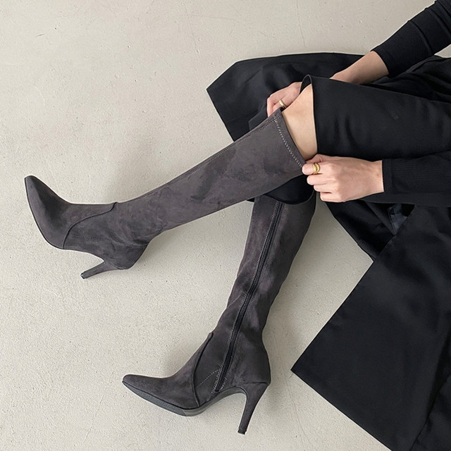 冬天靴子买白色好看还是黑色,冬天靴子女款2022款网红款