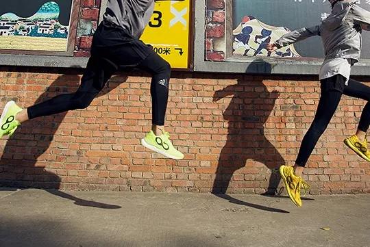 阿迪达斯4d跑鞋缓震形变,阿迪达斯跑鞋爆米花推荐