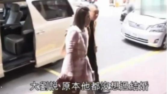 甘比回应刘銮雄帮李嘉欣联系医生,甘比牵手刘銮雄现状