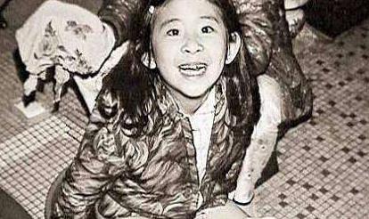 她被父亲嘲斗鸡眼，却因“丑角”一炮而红，曾公开怼周迅是小结巴