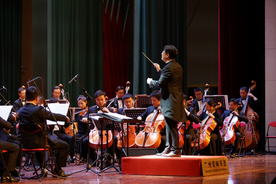 中外联袂《喜迎新春交响音乐会》,2024年中外名曲新春交响音乐会