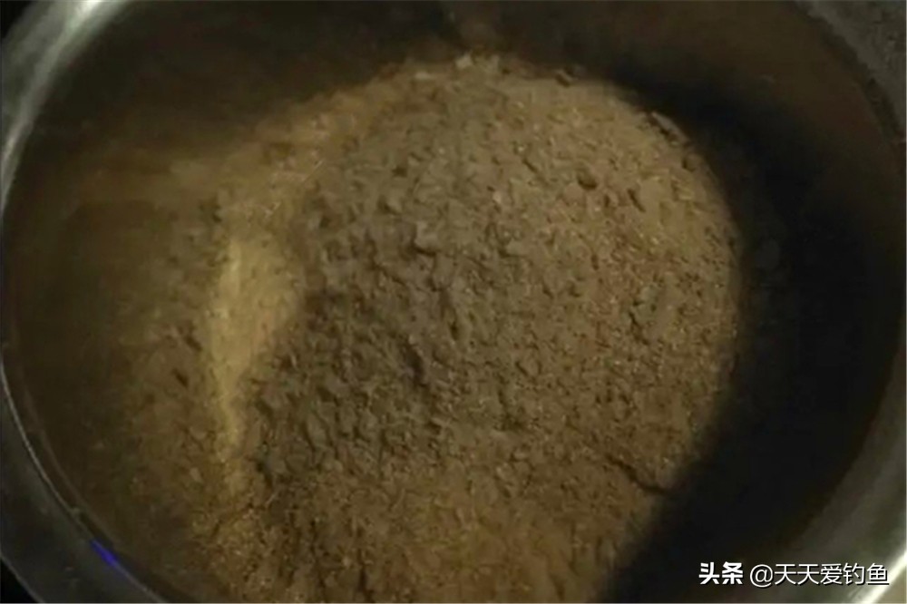 夏季野钓什么窝料好吃一点,野钓聚鱼最好窝料