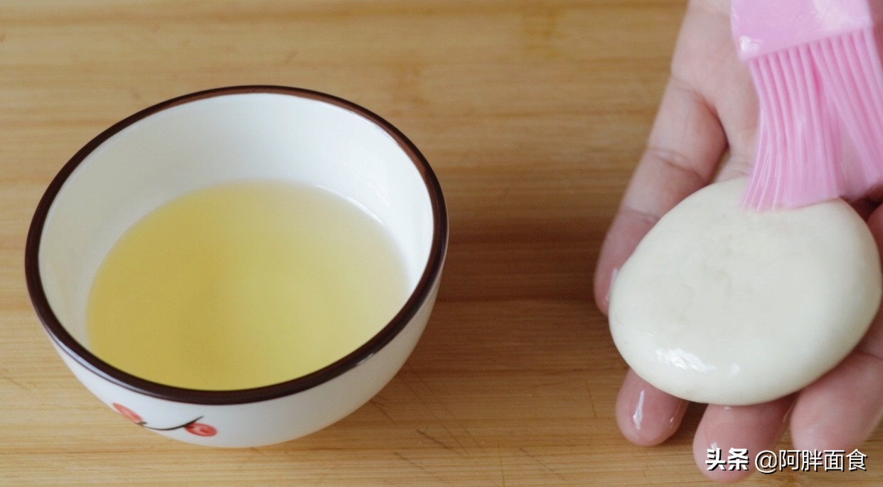 手抓饼柔软筋道层次丰富,爱吃手抓饼原坯