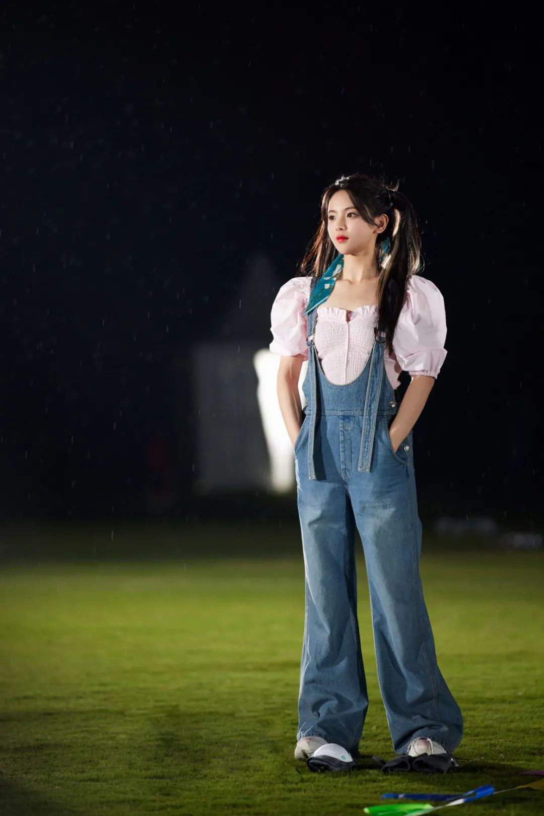 36岁圆脸扎什么发型减龄,胖圆脸适合的中长扎发教程