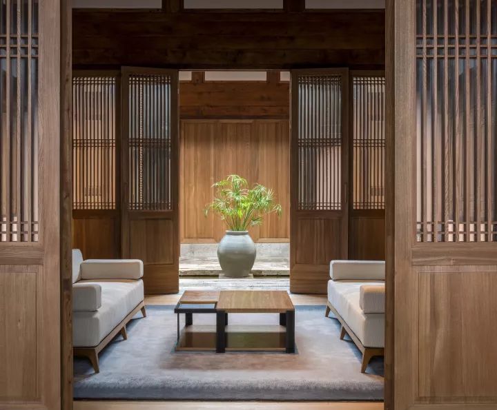 一晚80000，历时10年，耗资33亿的上海安缦，...