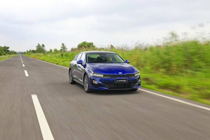 2021起亚k5凯酷1.5焕新版试驾视频,2024款起亚k5夜间第一视角试驾