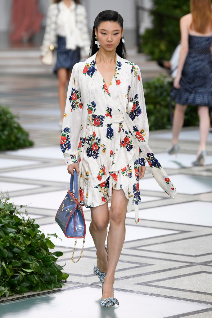 toryburch2020白色刺绣裙子,toryburch小香风裙子