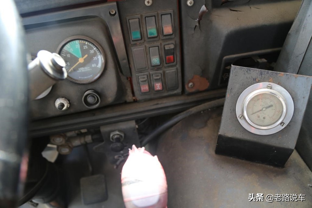 绗竴浠ｉ粍娌砵n162閲嶅瀷鍗¤溅,榛勬渤jn3261鍏搧涓ょ敤鍗¤溅