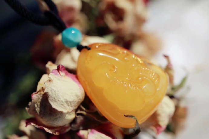 蜜蜡怕汗吗最怕什么,蜜蜡首饰十大克星