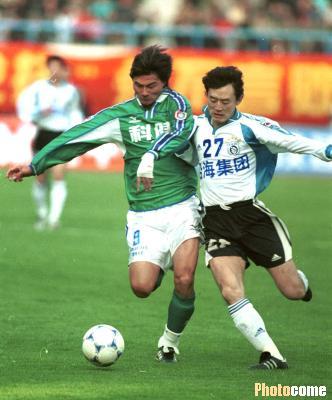 它比阿迪耐克资历更老，曾赞助中国球队多年，如今却越来越小众