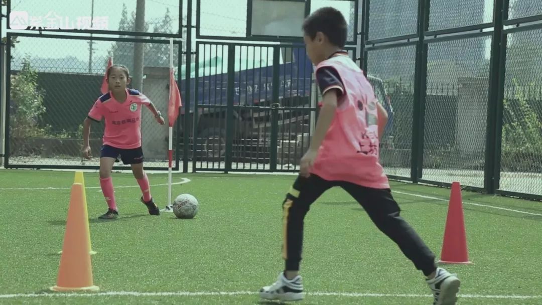 14岁女孩足球梦,一个女孩的足球梦