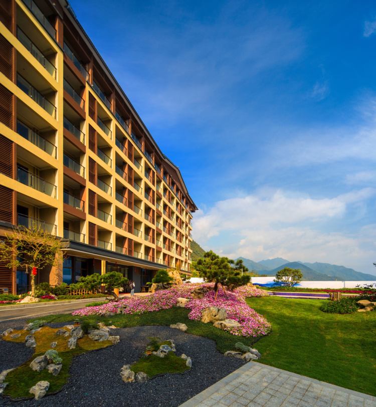 听说广州金叶子温泉酒店是广州的“小布拉宫”