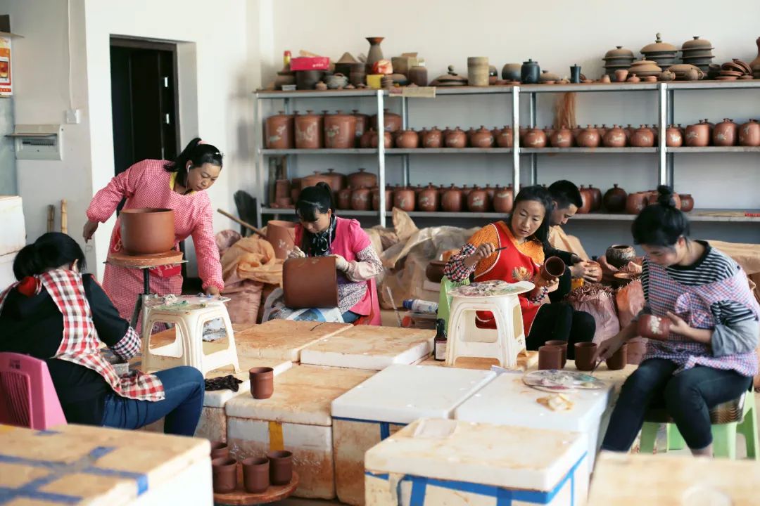 宜兴紫砂茶壶评价,紫砂壶和建水紫陶哪个泡茶好喝