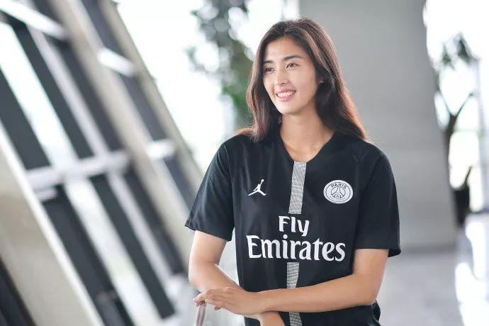 秒杀整容脸,撞脸女港星