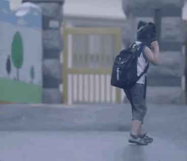 明星重重发声，讲述自己未成年时期遭遇“变态”的经历。