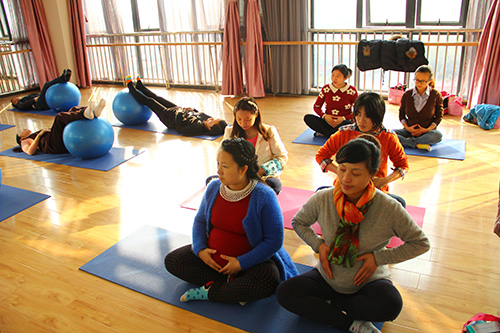 孕期如何运动有助于产后恢复身材,如何正确科学地进行孕期锻炼