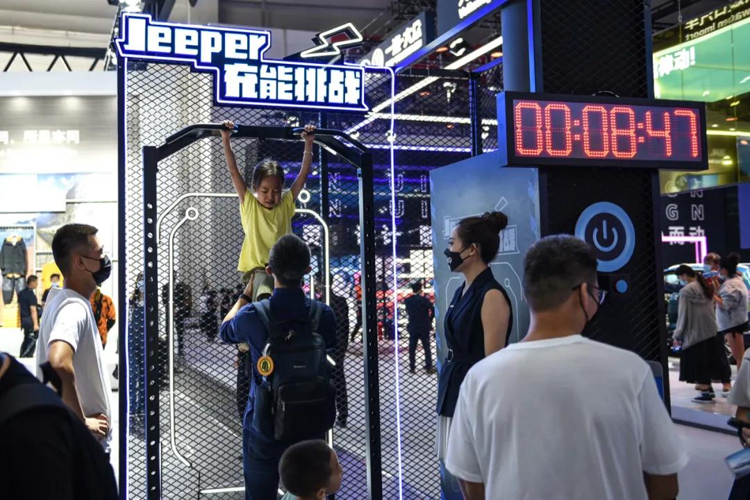 国产家轿不将就，现场堪比迪士尼，北京车展除了新车还看些啥？