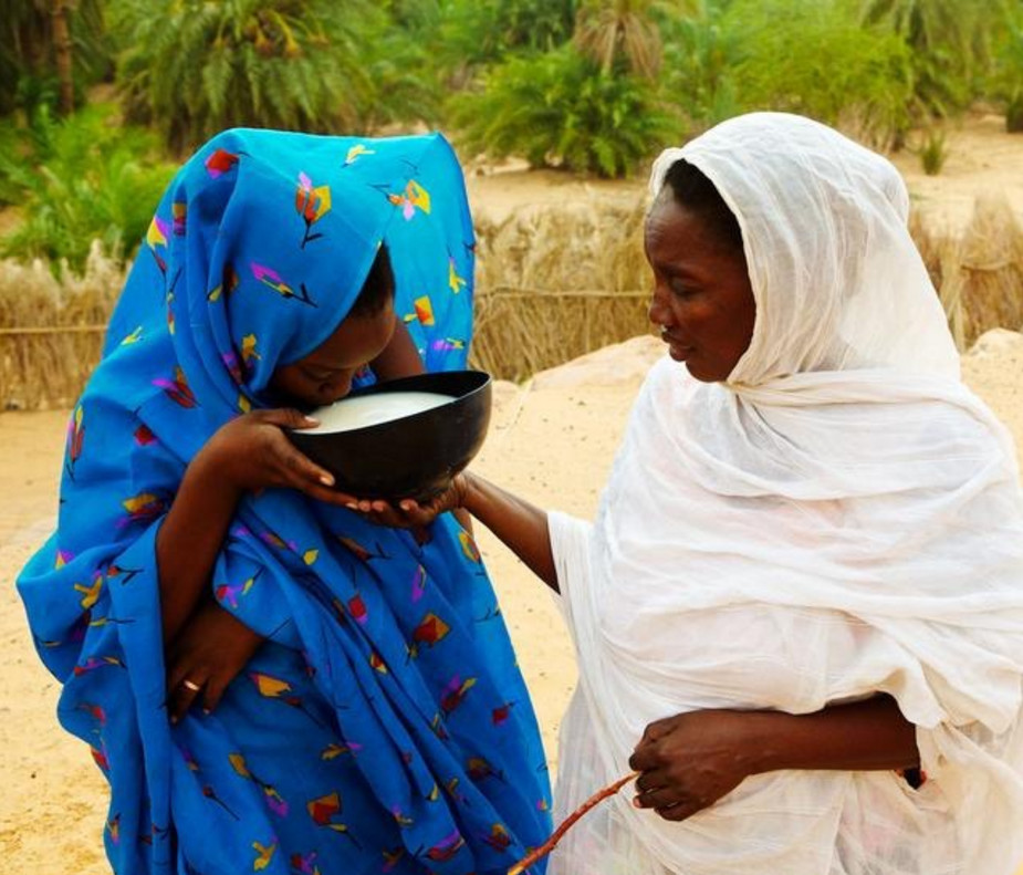 以吃为使命的女孩:非洲这个国家痴迷于以胖为美,根源是什么?