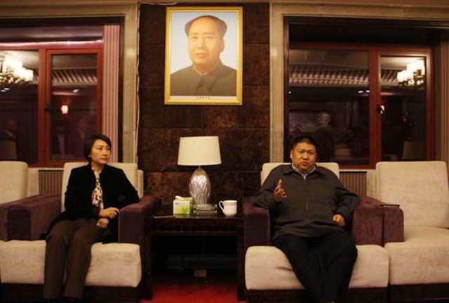 邵华和儿媳刘滨珍贵合影,婆媳其乐融融,邵华非常疼爱儿媳刘滨