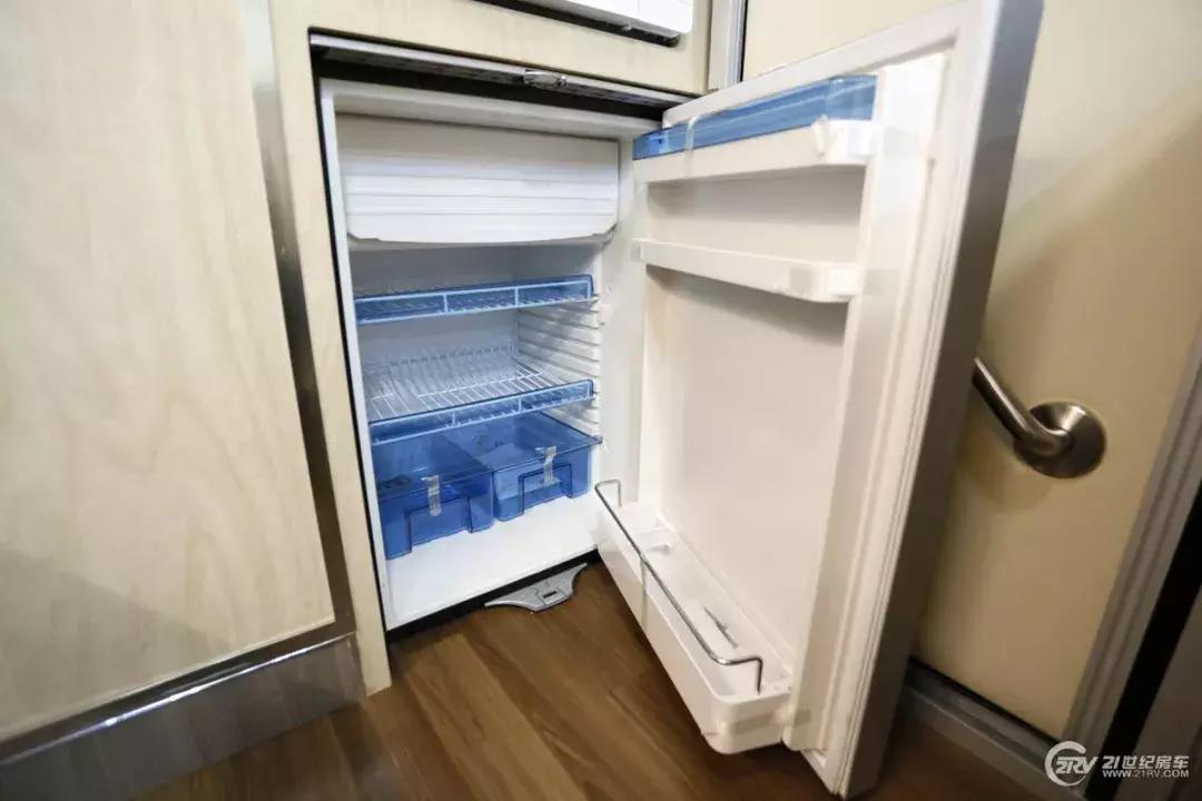 四驱带差速锁越野原厂房车,低顶四驱越野房车介绍