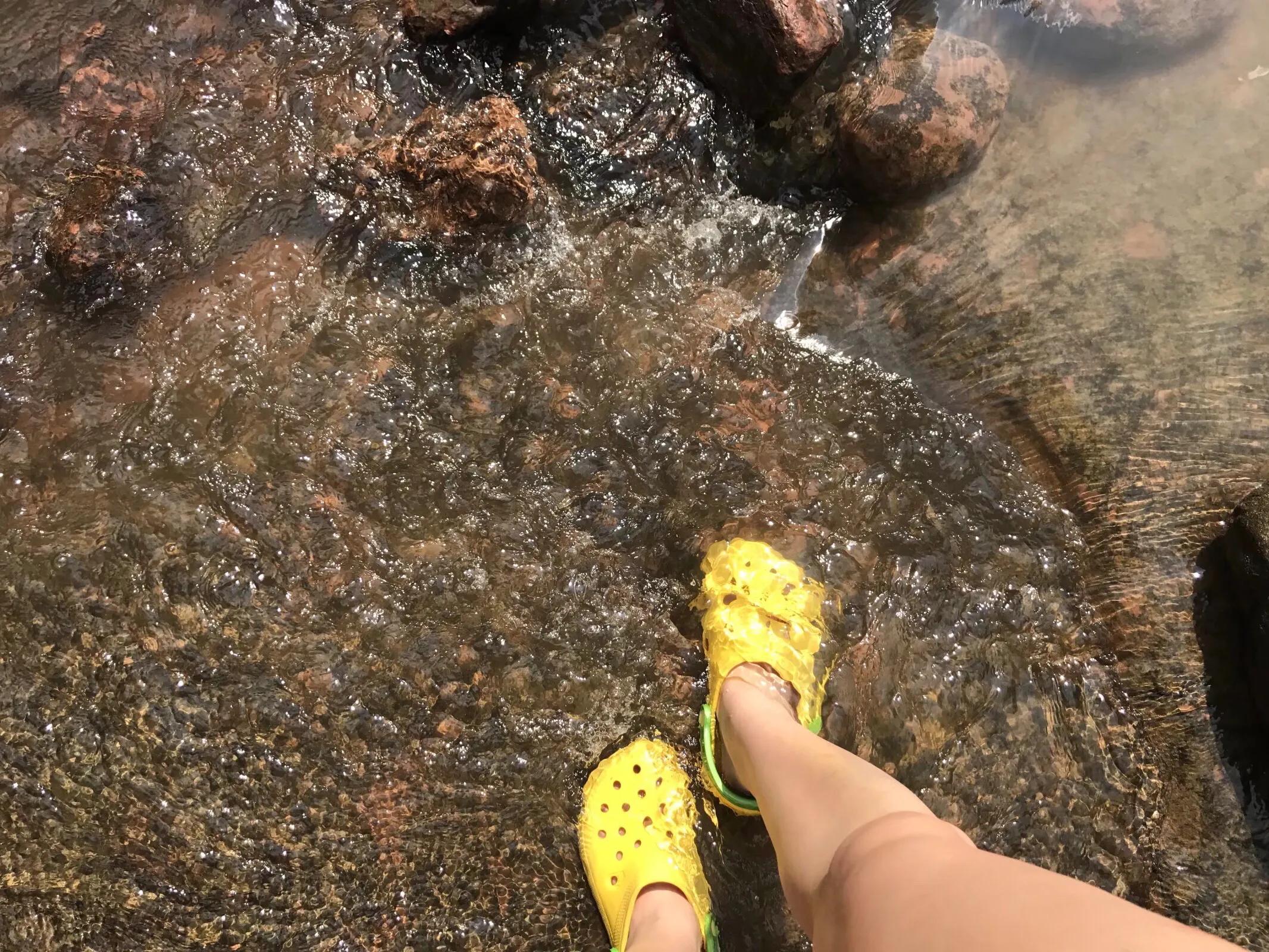 两水夹明镜双桥落彩虹全诗,有山有水不潮湿的避暑胜地