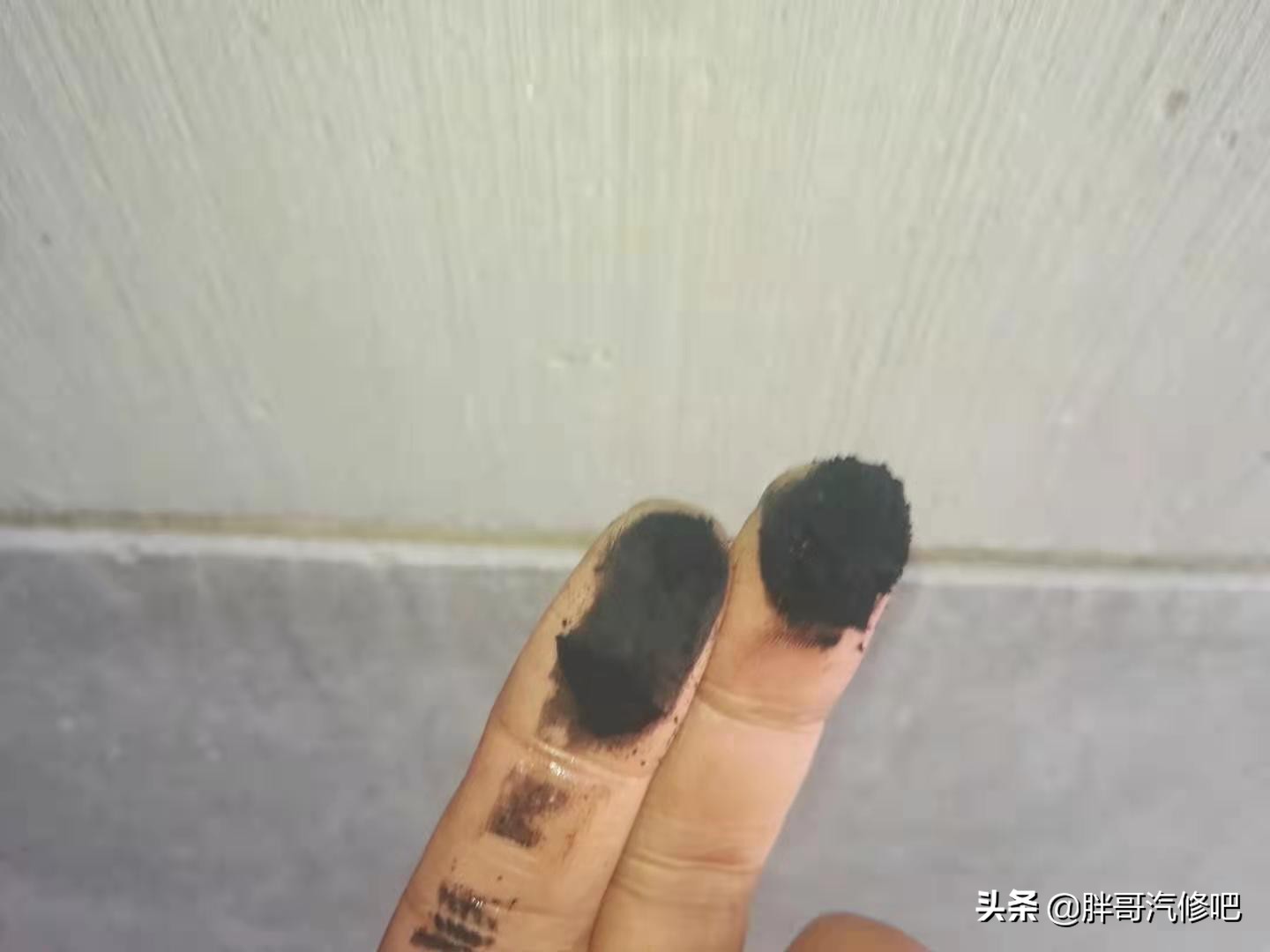 发动机故障灯亮进气温度传感器,发动机灯亮检测进气量传感器故障