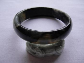 这种玉的出现，满足了各方面的需求