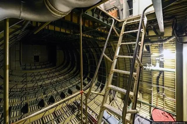 全面探索安-225，这个世上最大的飞机，32个轮子640吨起飞重量