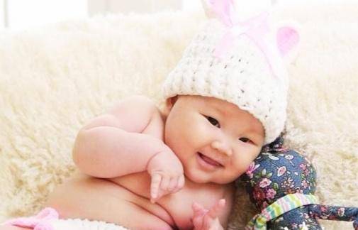 宝宝睡觉总是滚来滚去的怎么回事,宝宝睡觉总是乱动怎么解决