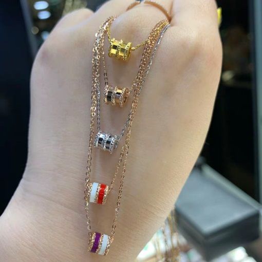 香港六福和周大福哪个好,周大福小蛮腰价格