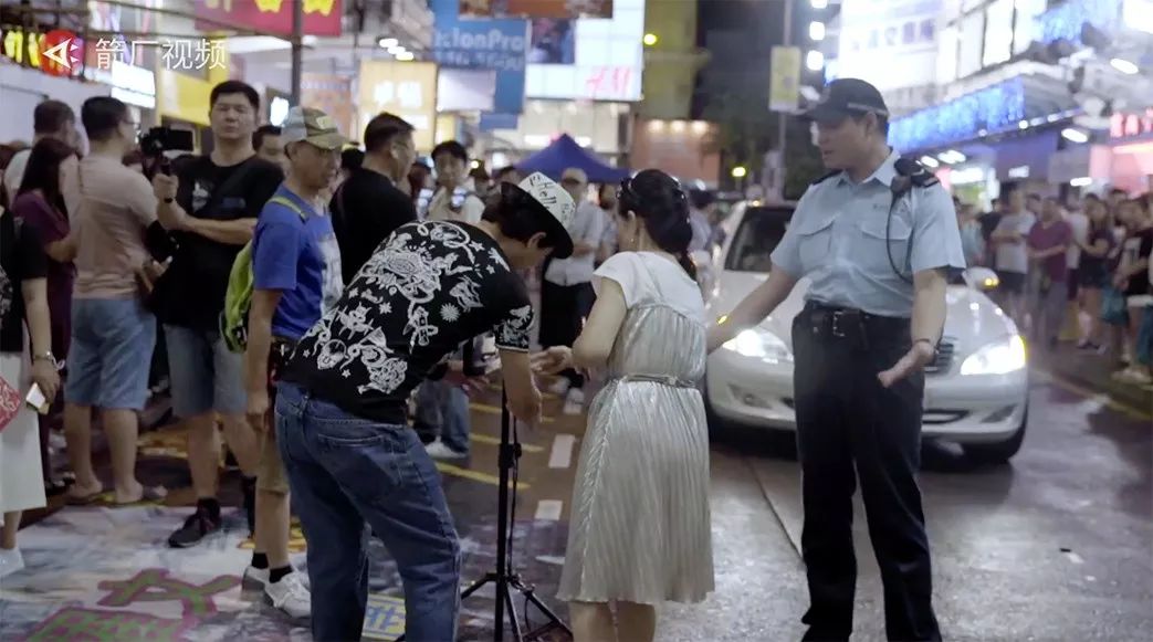 香港街头唱歌的女人姓名,香港东北女人公园唱歌