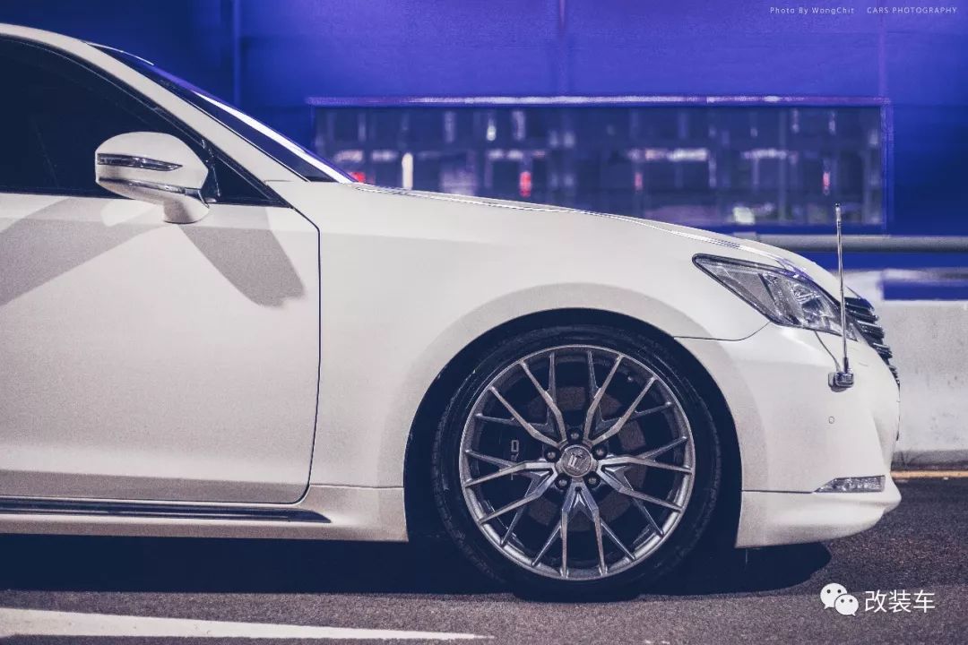 14代丰田皇冠改色,14代丰田皇冠颜值如何