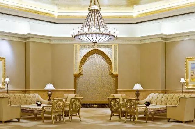 探秘全球唯一8级酒店,全球唯一的8星级酒店