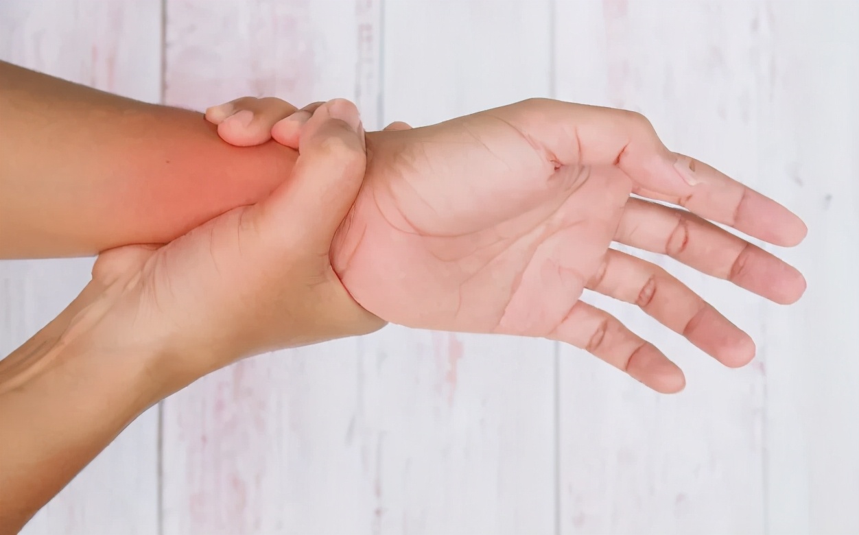 被马蜂叮咬后怎样处理,小磕小碰刮擦自己处理