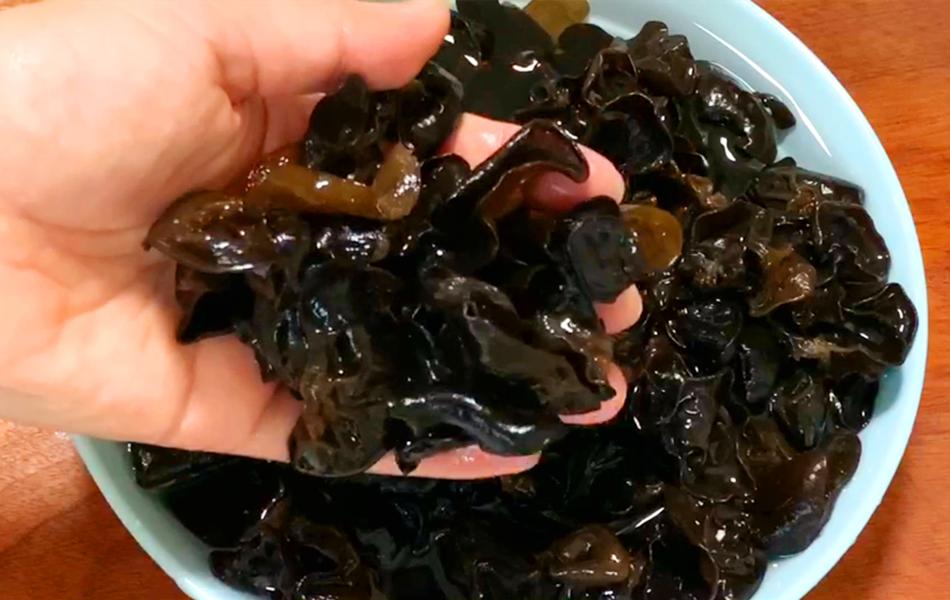 木耳切记不要用清水洗等于吃虫卵,木耳切记不要用清水泡