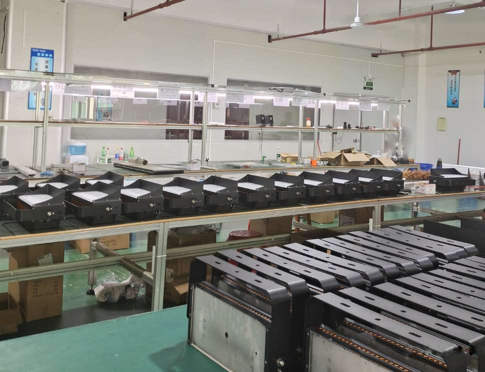 屋顶足球场造型用led灯条,足球场led灯光照明设计