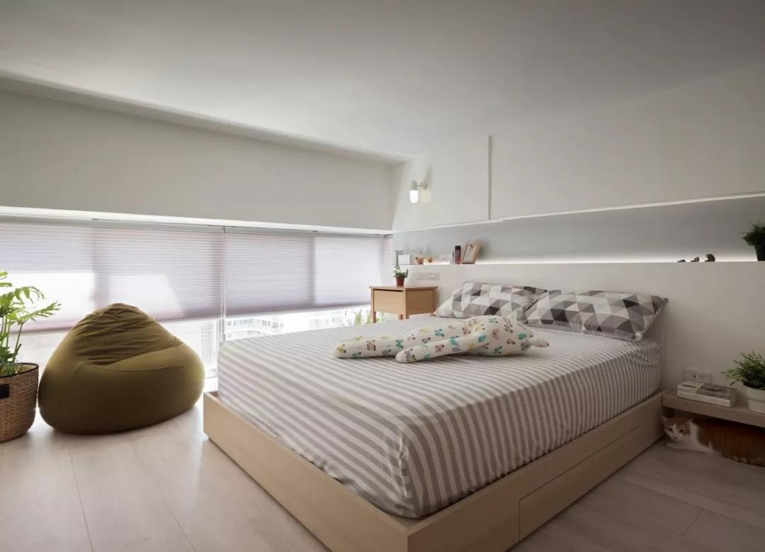 床头背景别刷大白墙,家里刮大白的半墙板床头效果图