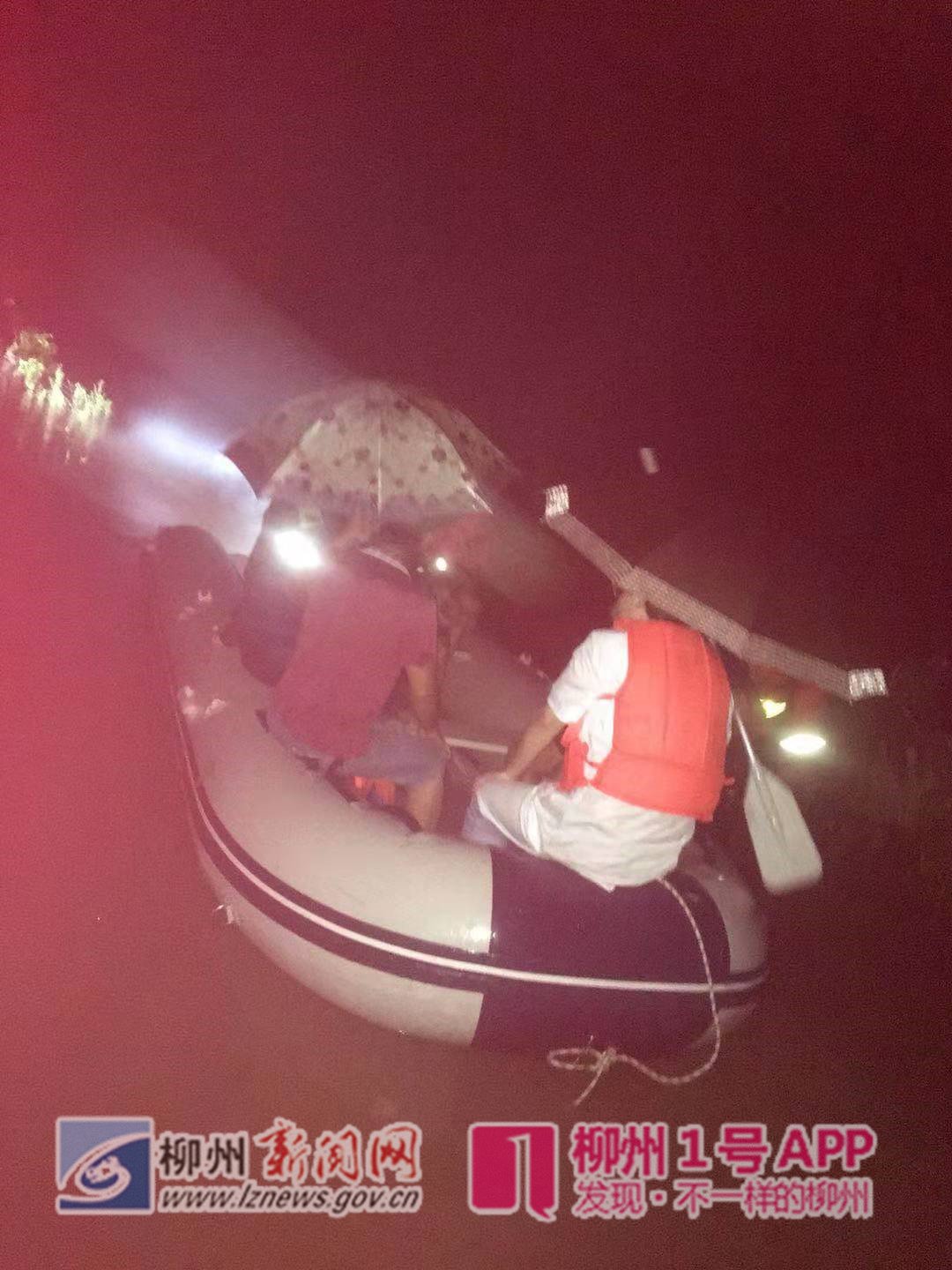 冲锋舟水域救援视频,六人冲锋舟视频