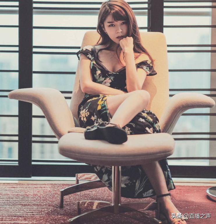 吃鸡一姐魅力有多大？私人QQ被曝光后，引来上百万粉丝加好友